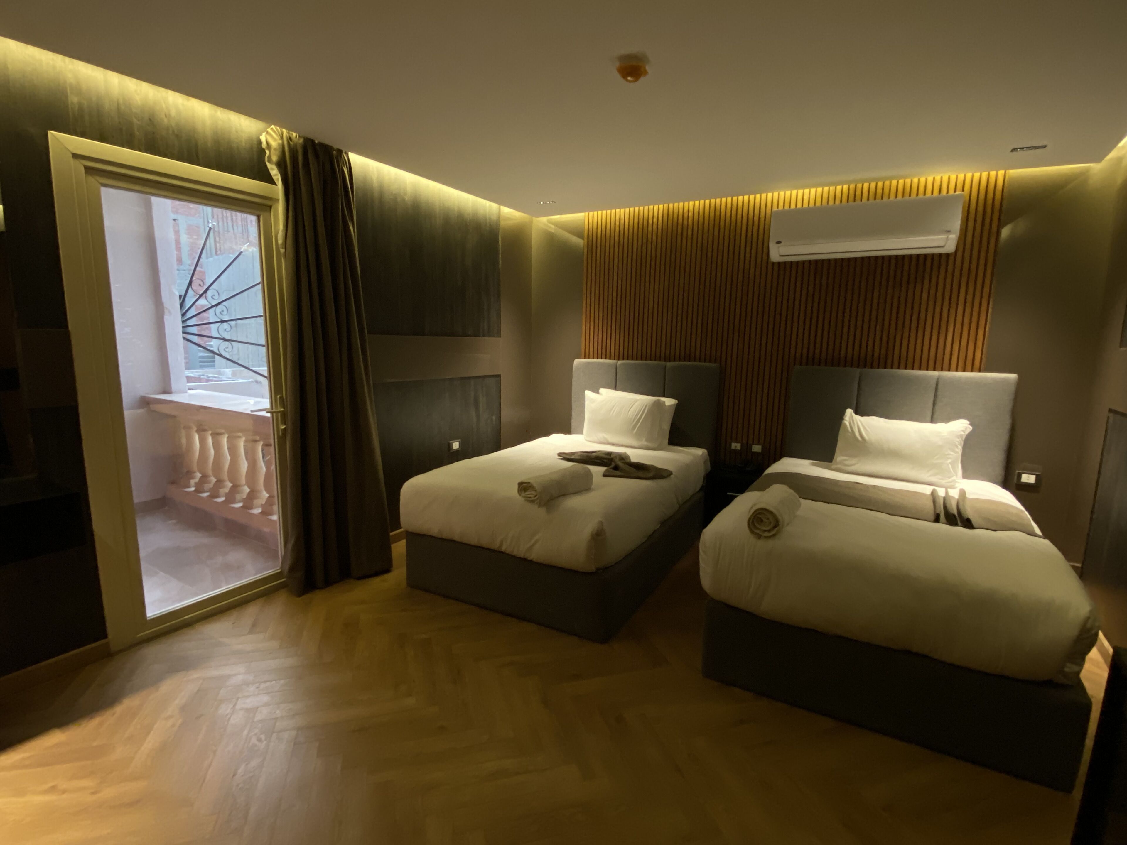 Hypo-allergenic bedding, minibar, soundproofing, free WiFi