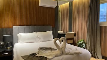 Hypo-allergenic bedding, minibar, soundproofing, free WiFi