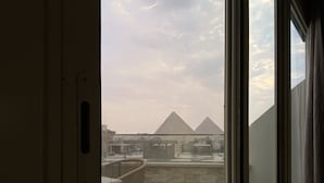 尊荣三人房 | 防过敏的被褥、迷你吧、隔音、免费 WiFi