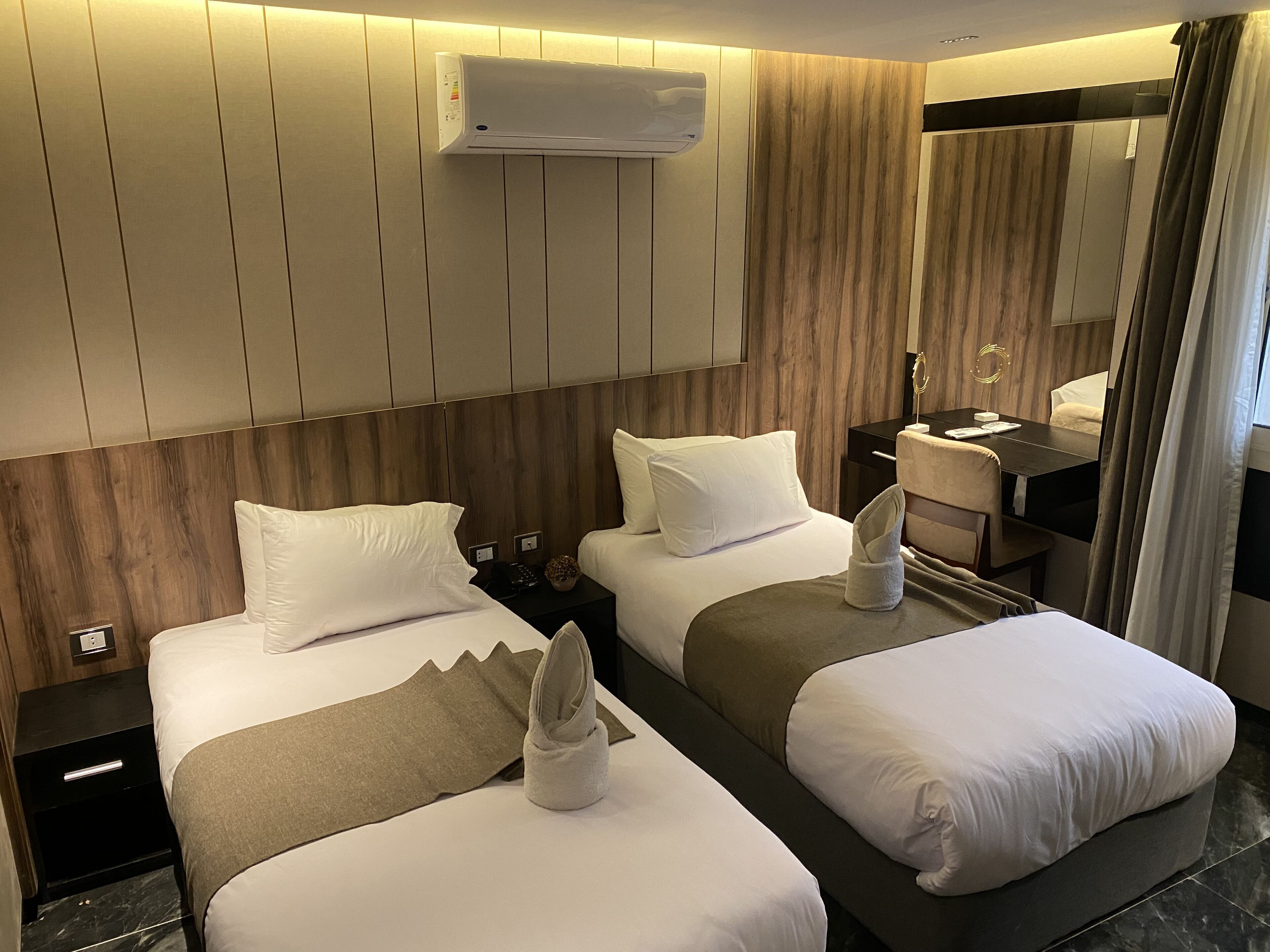 Hypo-allergenic bedding, minibar, soundproofing, free WiFi