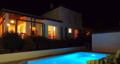 Schönes alleinstehendes Ferienhaus mit privatem Pool, Klimaanlage, W-LAN, TV und Terrasse