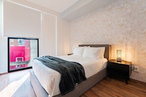 3 habitaciones, tabla de planchar con plancha, wifi y ropa de cama 