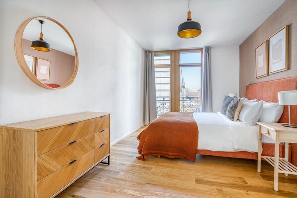 3 chambres, fer et planche à repasser, Wi-Fi, draps fournis