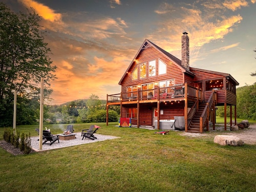 The Lone Star- Hot Tub, AC, Pool Table