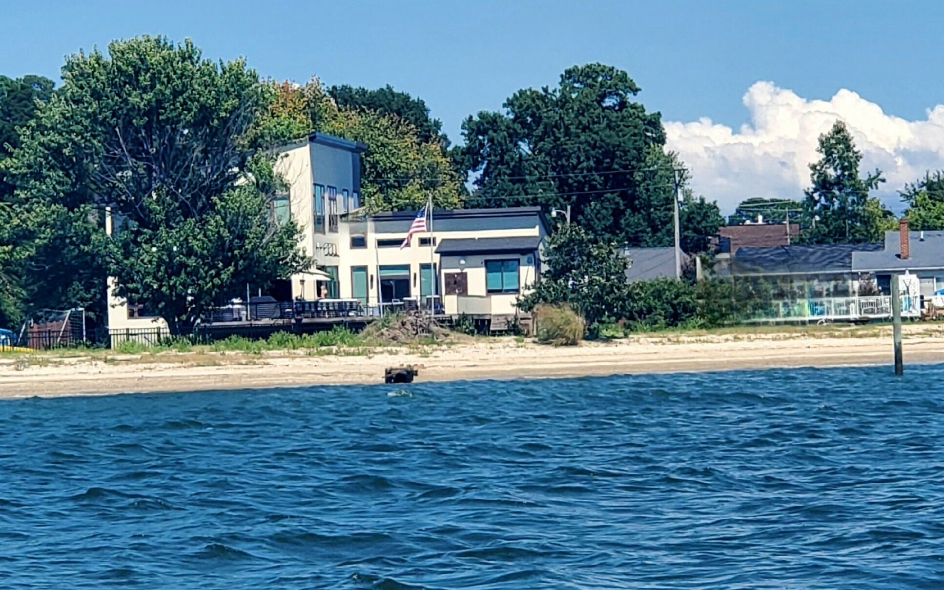 Beach House on the Potomac River only 90 minutes from the Nations Capital.