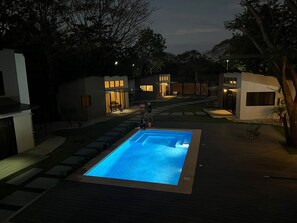 室外泳池