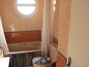 Bathtub, hair dryer, towels