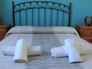 3 bedrooms, iron/ironing board, Internet, bed sheets