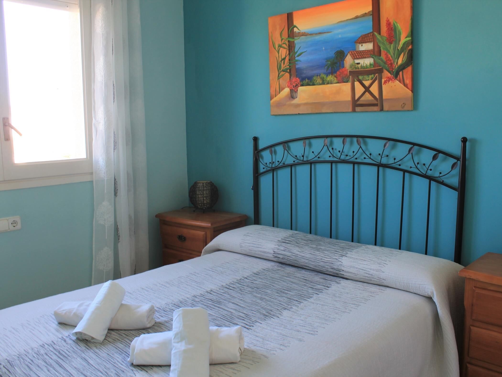 3 bedrooms, iron/ironing board, internet, bed sheets