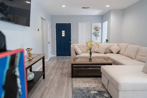 DISNEYLAND! 5BR FULLERTON HOUSE FULLY REMODELED 2023 w/ GARAGE & FENCED YARD p61