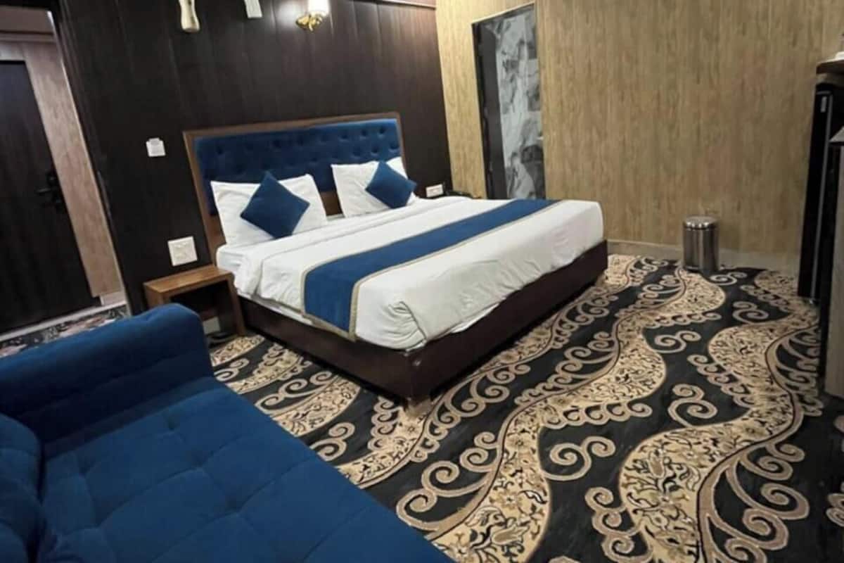 Basic Double Room | Premium bedding, individually furnished, iron/ironing board, free WiFi