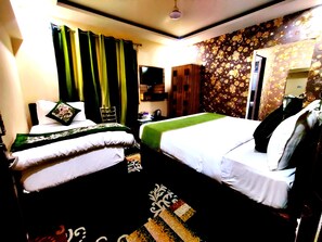 Ropa de cama de alta calidad y muebles diferentes