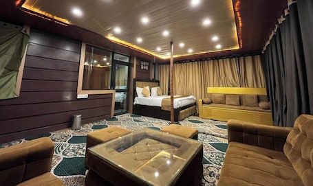 32-inch LED TV with digital channels, table tennis. Tulsi Garden - Near Prem Mandir Vrindavan