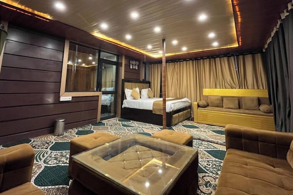 Maharaja Suite 10 Pax | Premium bedding, in-room safe, individually furnished
