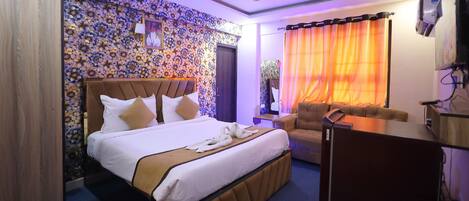Basic Double Room | Premium bedding, individually furnished, iron/ironing board, free WiFi