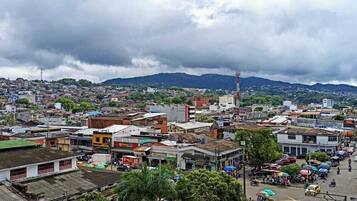 Vista frontal de la propiedad