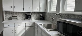 Charming Century House - Next Door to Ashland University 