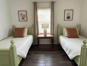 2 bedrooms, iron/ironing board, free WiFi, bed sheets