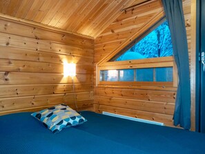 2 makuuhuonetta, vauvan matkasänky, internet