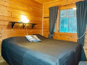 2 bedrooms, travel cot, Internet