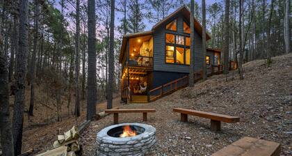 Crooked Sky Cabin — 2 Private Acres • 2 King Suites • Hot Tub • Sleeps 4–8