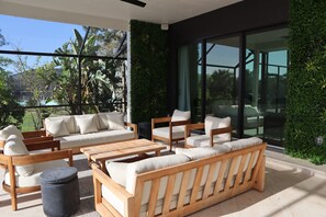 Terrace/patio - 5 minutes away from the beach! Luxury Private Villa on the Canal (Nokomis)