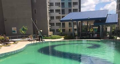 5 minutes walk to the wharf to explore Samal Islands