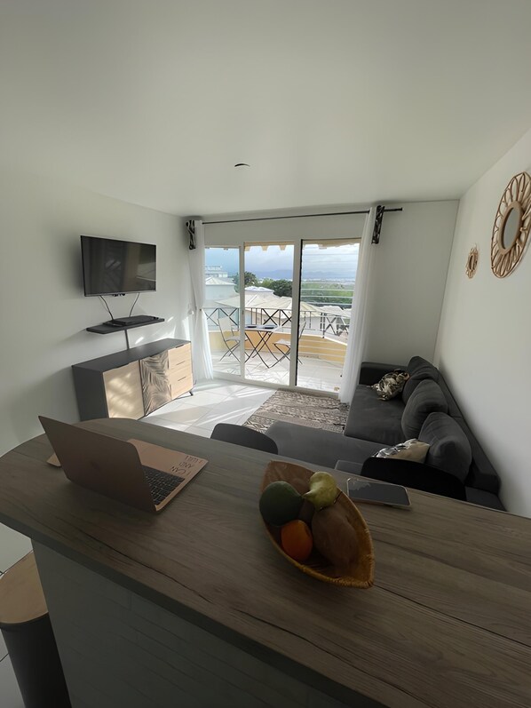 Smart TV - Sea view apartment - near CHU - HADAYALI (Fort-de-France)