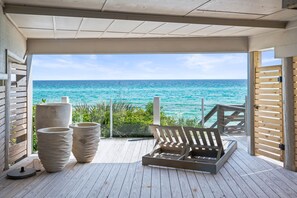 Terrace/patio - Luxury | Beachfront | Golf Cart | Bikes | Beach Views | Toro Azul (Santa Rosa Beach)