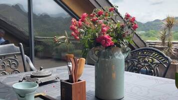 تناول الطعام بالخارج