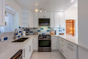 Fridge, microwave, oven, stovetop - Luxurious 1 Bedroom Apartment overlooking Sea of Abaco, and Boat Dock (Great Guana Cay)