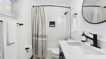 Articoli per l'igiene personale ecosostenibili, asciugacapelli, shampoo