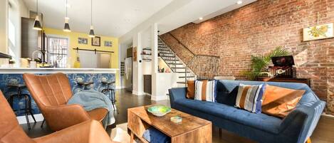 TV connectée, jeux vidéo, livres, espaces bureaux