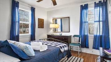 3 chambres, bureau, fer et planche à repasser, lit parapluie