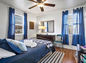 3 bedrooms, desk, iron/ironing board, travel crib