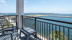 A balcony with a view of a marina and the ocean. - Hotel Indigo Panama City Marina by IHG (Panama City)