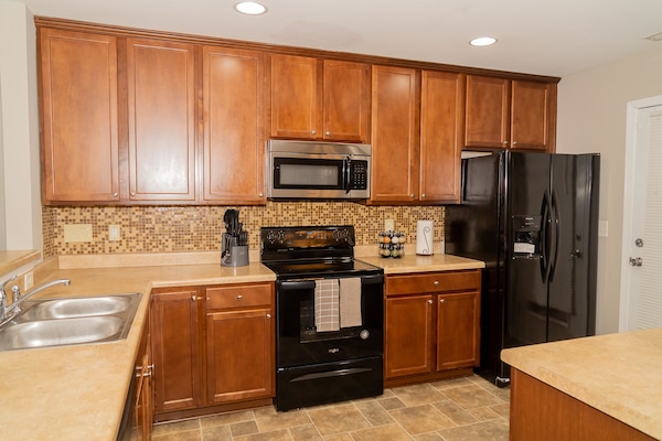 Family House, 4 Bedrooms | Private kitchen | Coffee/tea maker, dining tables