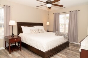 Family House, 4 Bedrooms | 4 bilik tidur, peralatan tempat tidur premium, gebar bulu kapas 