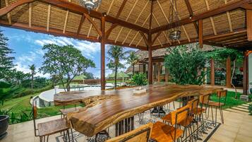 Basic Villa, Multiple Beds, Sea View | Dining