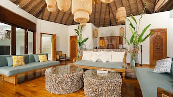 Vila básica, várias camas, vista para o mar | Parte interna