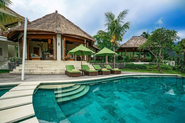 基础别墅, 多张床, 海景 | 泳池 | 室外游泳池