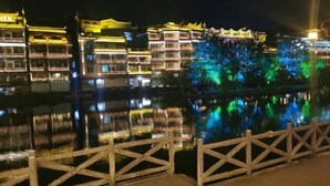 Property grounds - Yilanjiangshe Linjiang Inn (Fenghuang County)