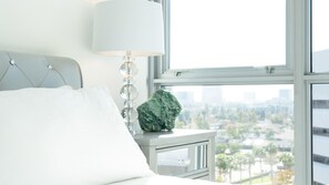 2 bedrooms, desk, iron/ironing board, travel crib - Spacious Luxury High-rise 2bd 2ba w/pool spa & gym (Santa Ana)