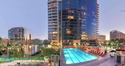 Spacious Luxury High-rise 2bd 2ba w/pool spa & gym