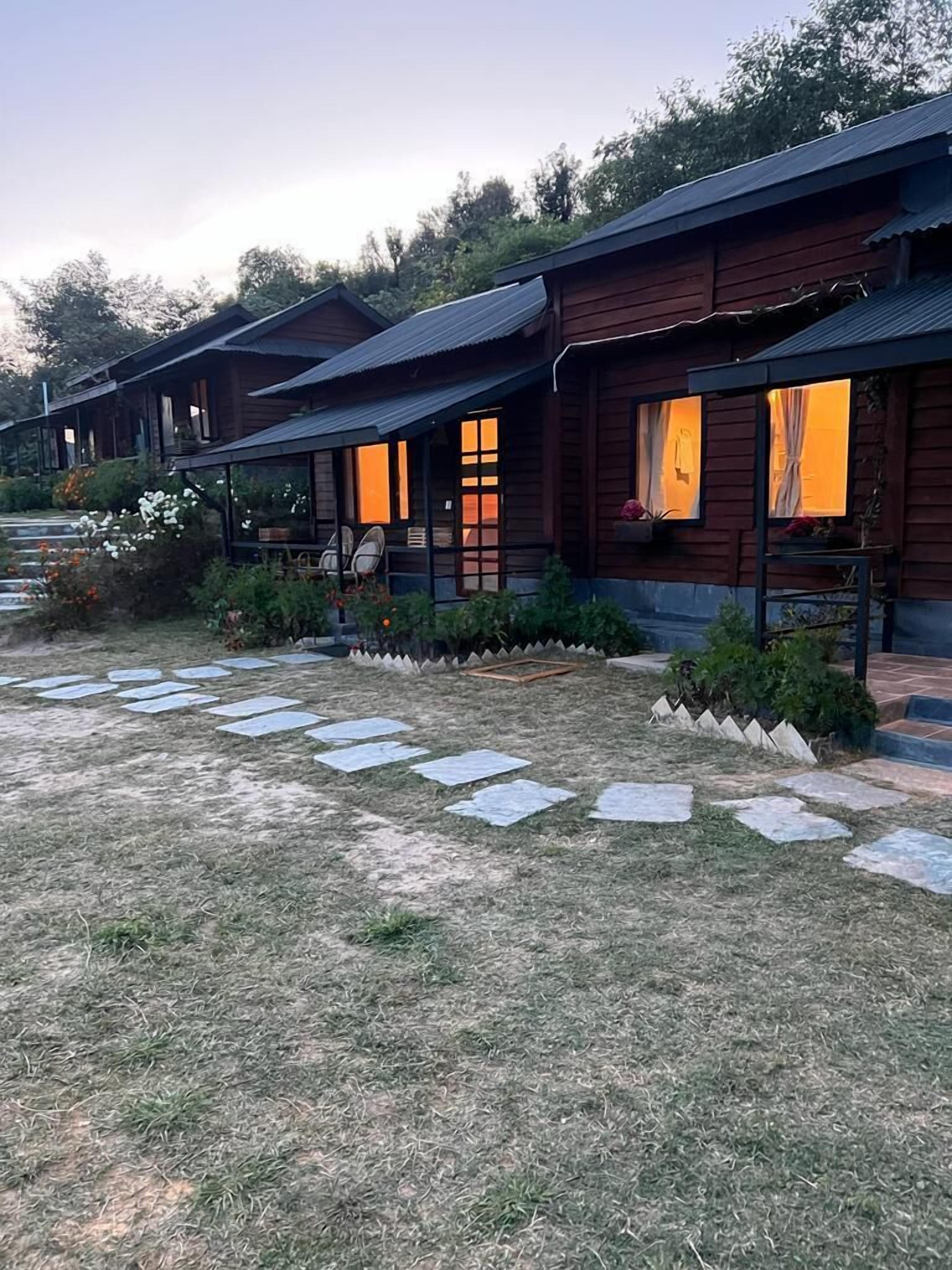 Habitación doble Deluxe, vista a la montaña, en el área del jardín | Escritorio, wifi gratis y ropa de cama 