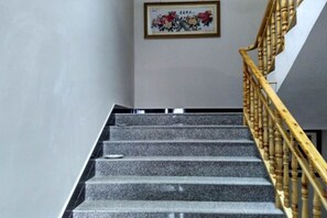 صورة غير مصنفة، 4 من 33، زرّ