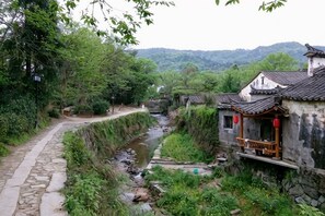 Unclassified image, 3 of 33, button - Yinxingshu Inn (Jing County)