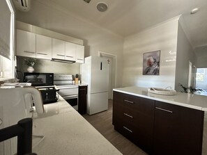 Fridge, microwave, oven, dishwasher - Eat Street (Hamilton)