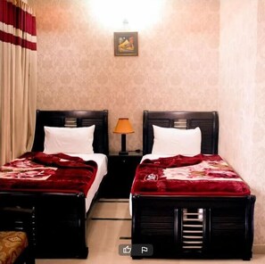 Deluxe Double Room | Iron/ironing board, free WiFi, bed sheets