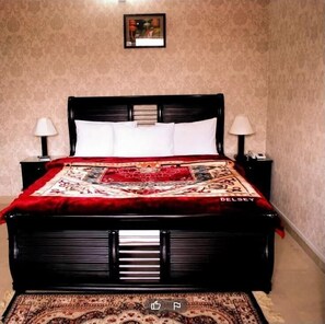 Deluxe-Doppelzimmer | 1 Schlafzimmer, Bügeleisen/Bügelbrett, kostenloses WLAN, Bettwäsche